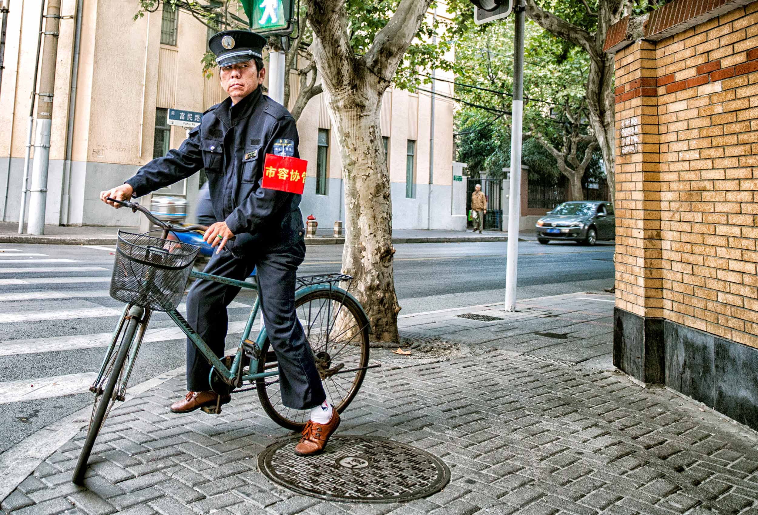 a-chinese-police-patrols-beijing-on-his-bicycle-in-the-city