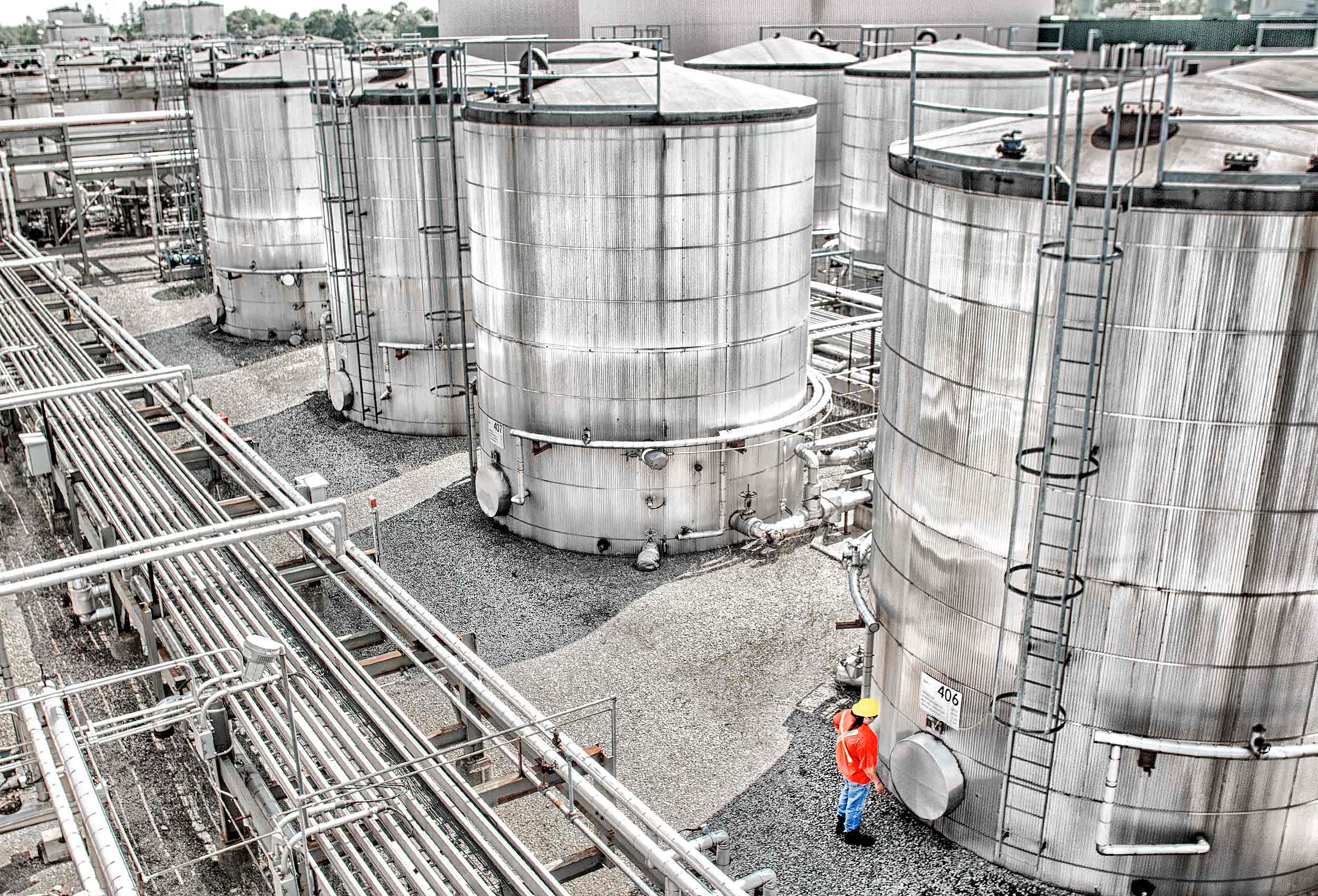 a shell canada inspects oil tanks at their brockville canada lubricant facility