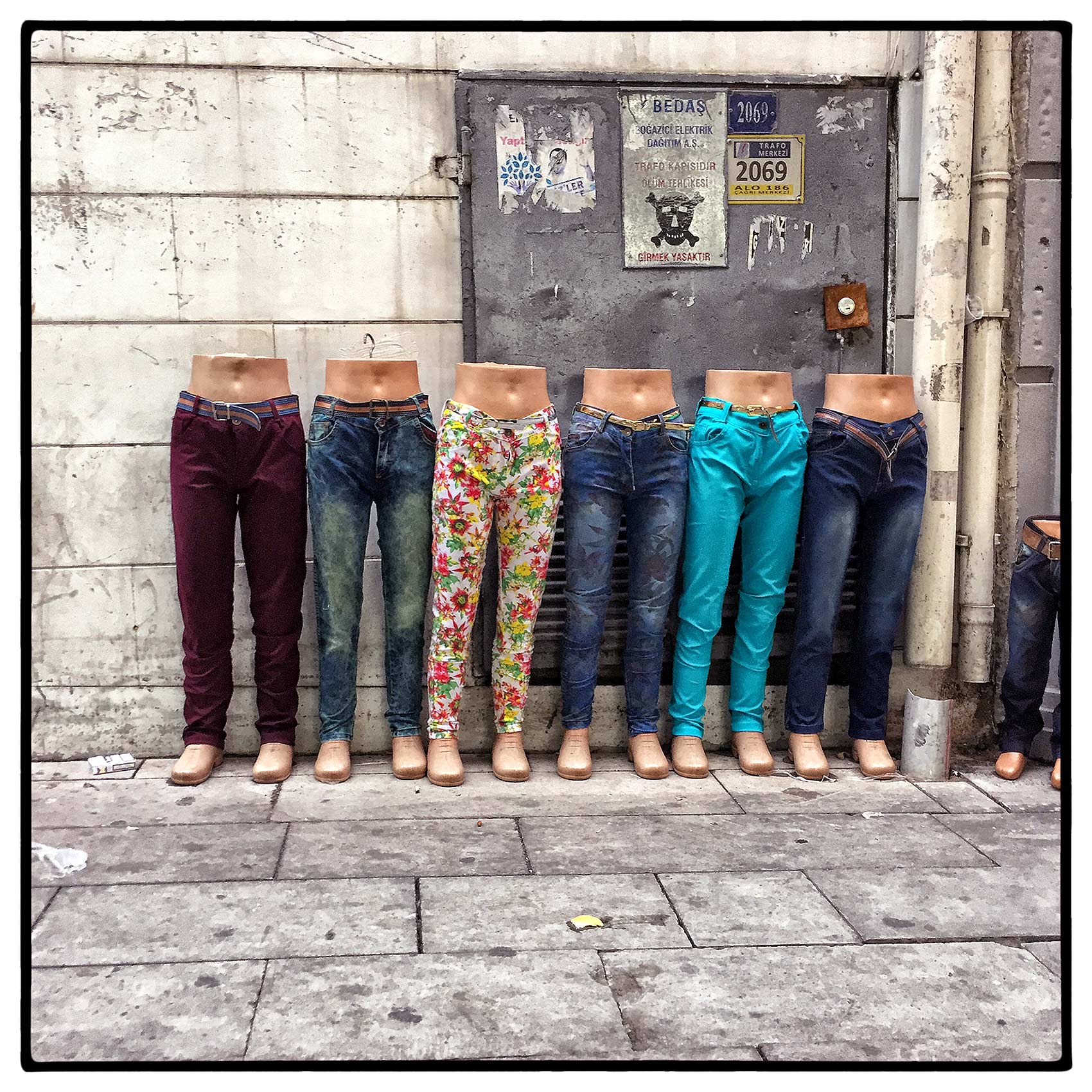 a-row-of-half-body-mannequins-are-lined-up-on-a-street-in-istanbul-turkey