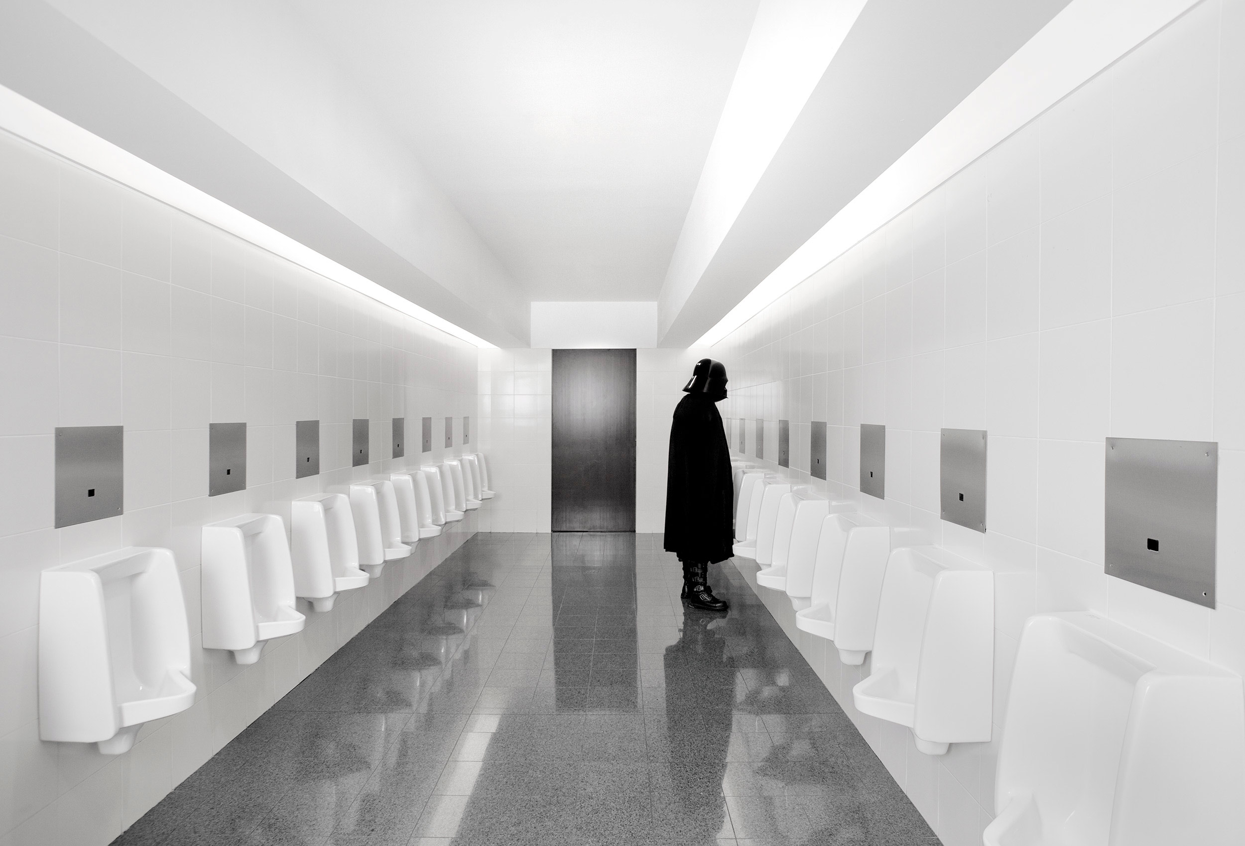 a unique portrait of darth vader going for a pee at the urinals at toronto comicon