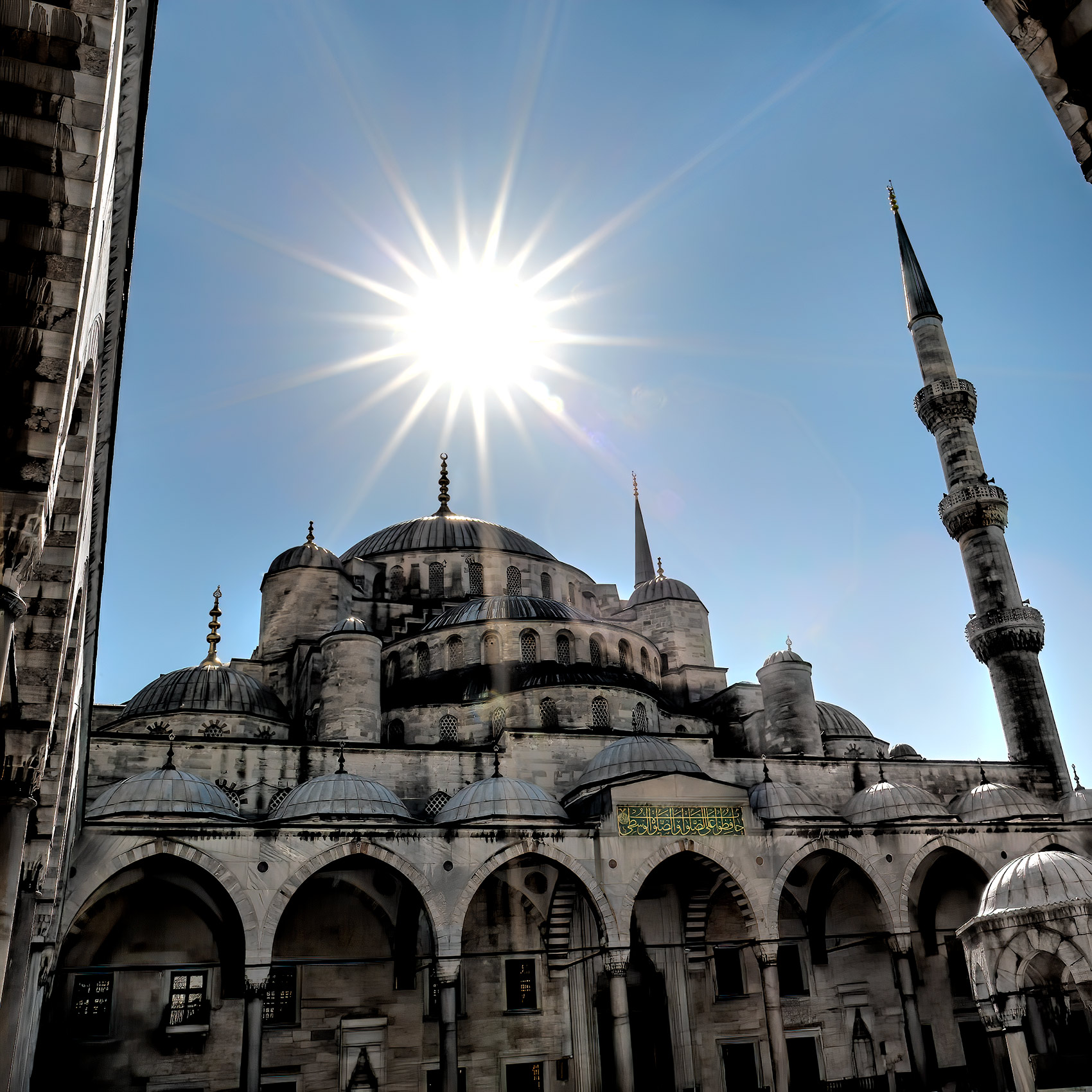 the-sun-shines-over-top-of-the-blue-mosque-in-istanbul-turkey